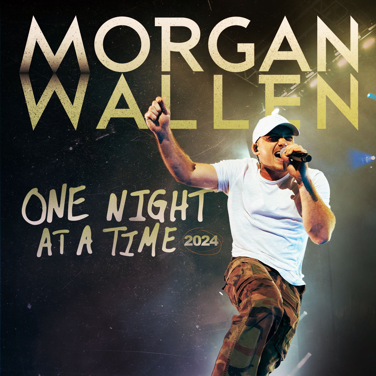 Morgan Wallen singing on stage